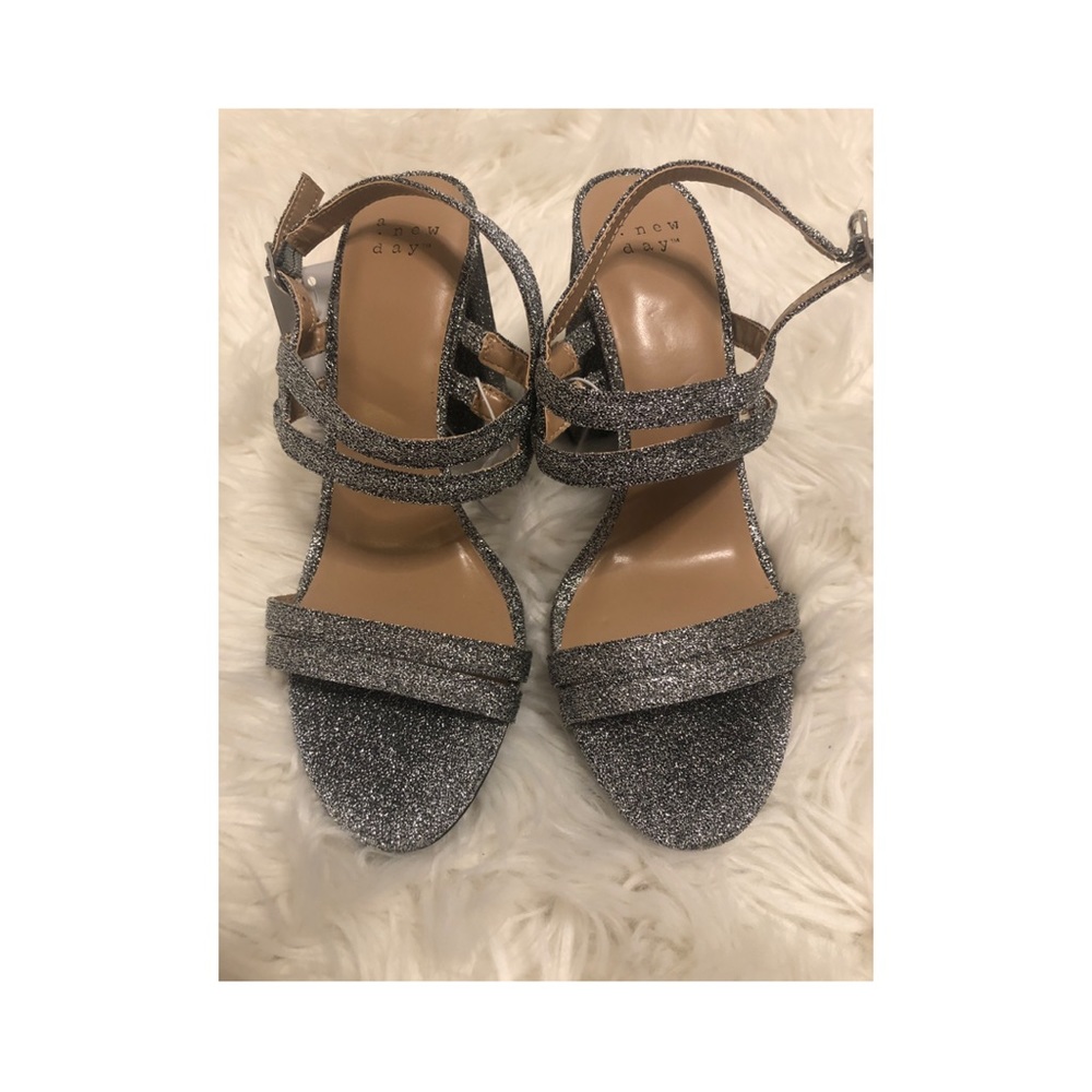 Grey sparkle pumps
